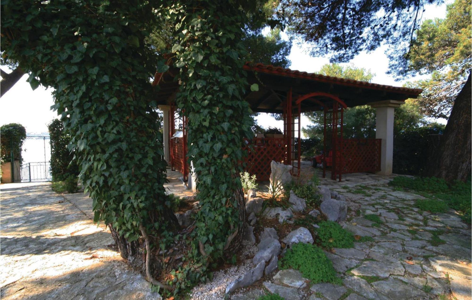 Cozy Apartment In Brodarica With Wifi Exterior photo