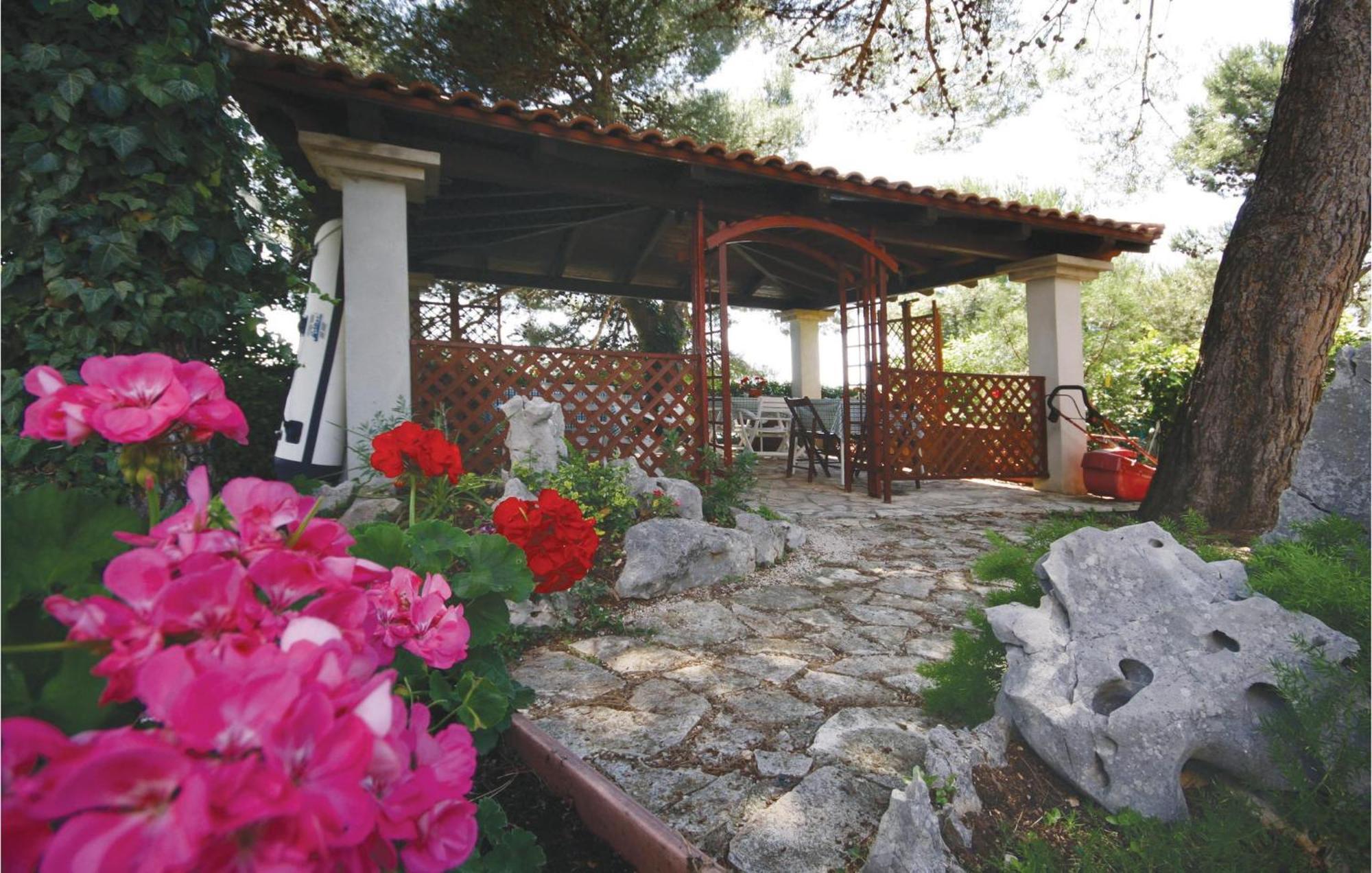 Cozy Apartment In Brodarica With Wifi Exterior photo